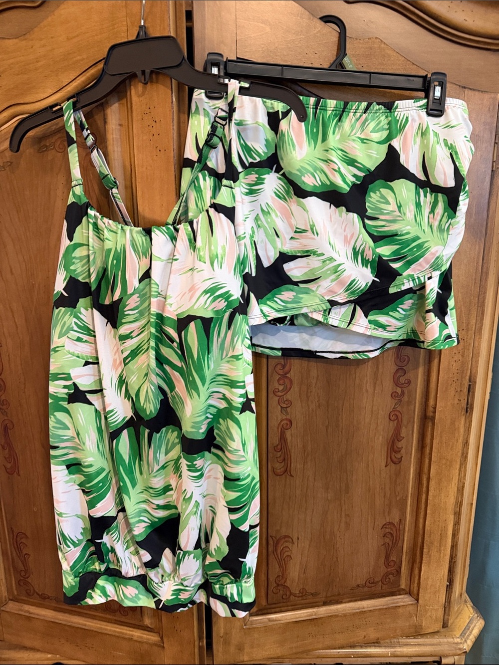 Cacique Swim Green and Black Tropical Print 2 piece swimwear like new condition